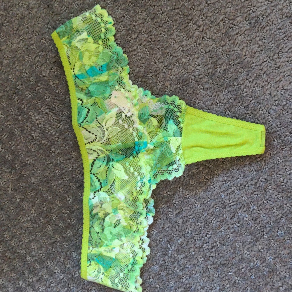 NWT Victoria's Secret Very Sexy Thong Panty Size S